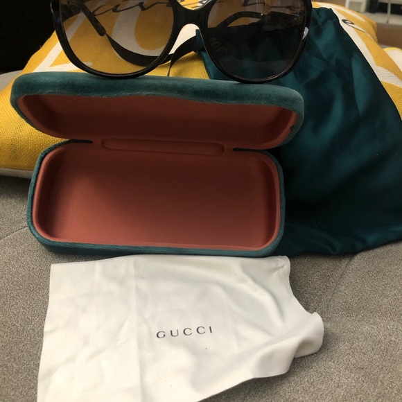 Authentic Gucci Sun Glasses - Picture 7 of 7